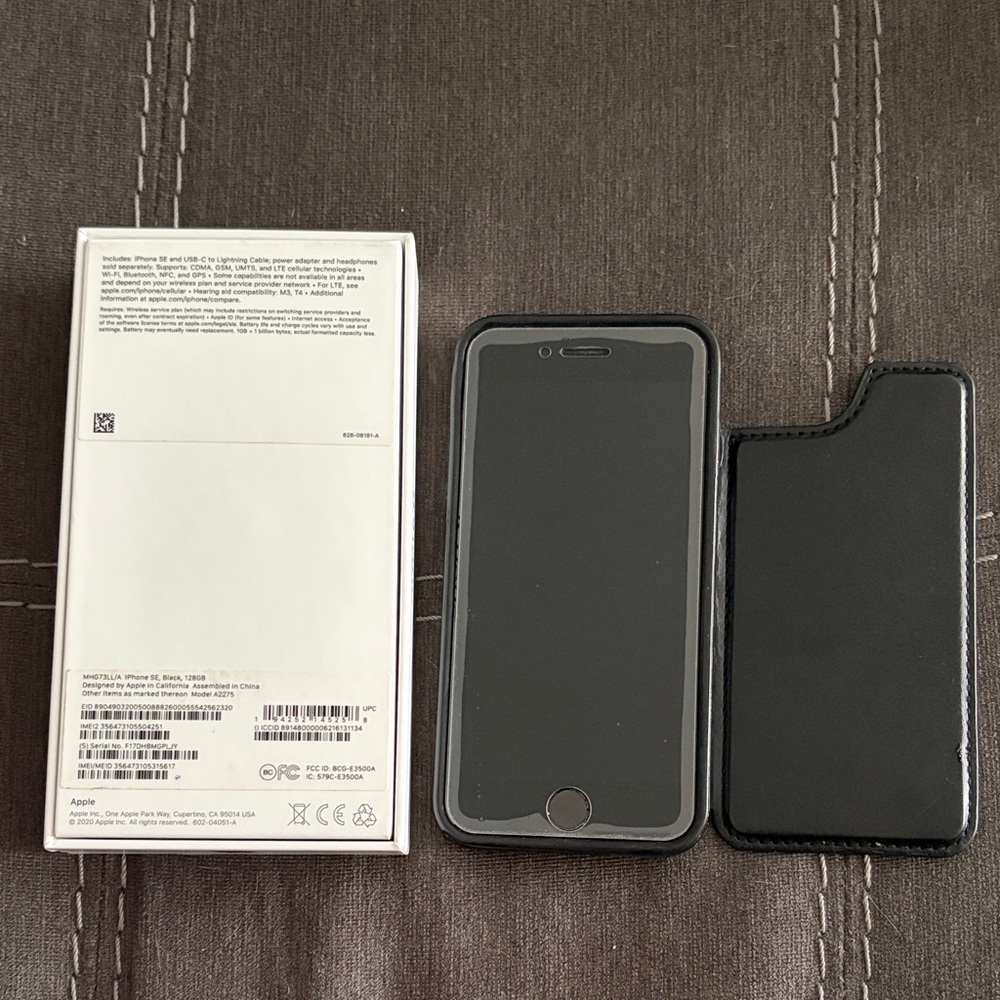 Apple iPhone SE Black with wallet case